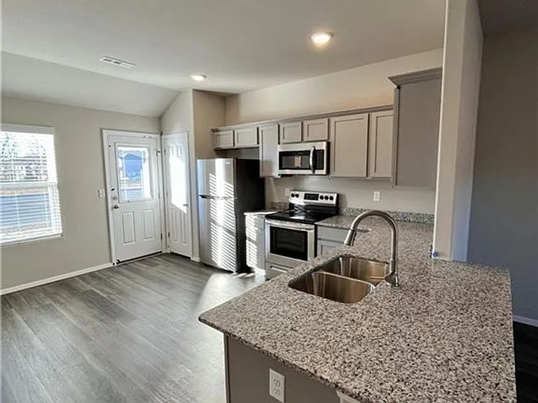 909 E Egret Rd — Photo 4