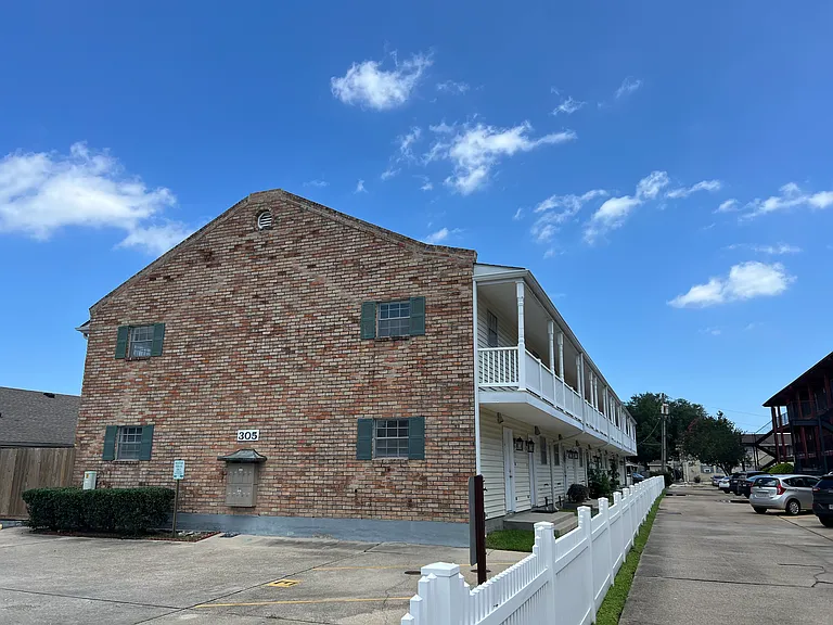 305 W Esplanade Ave #A — Photo 1