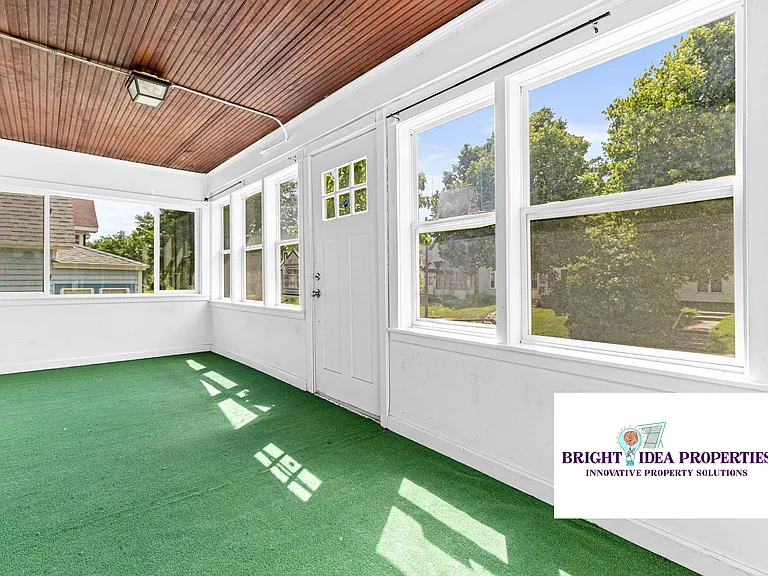 3114 Morgan Ave N — Photo 3
