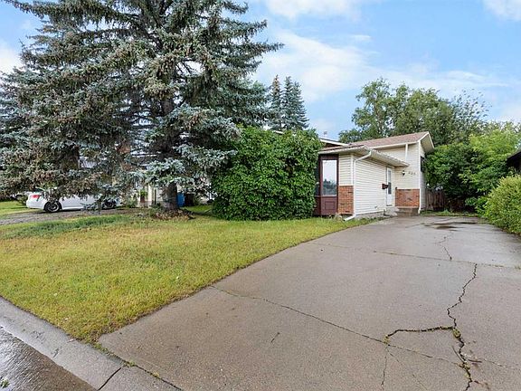 2nd image of 620 W Aboyne Cres NE