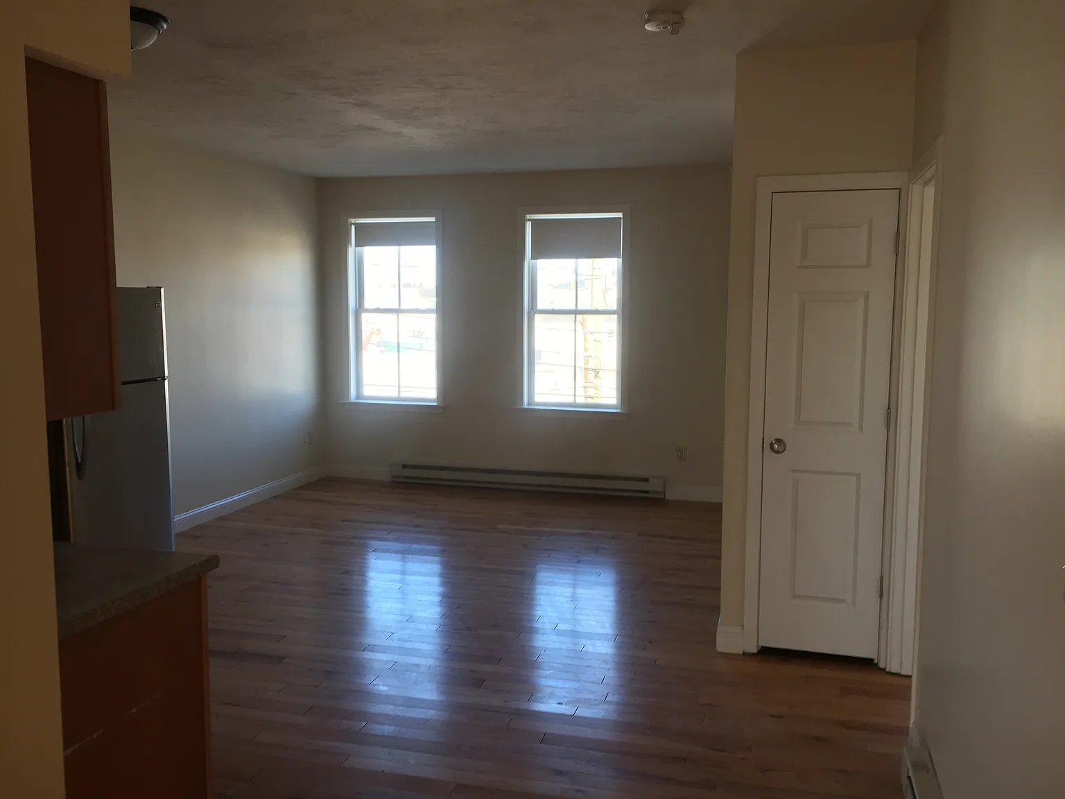 3 bed, 1100 sqft, $2,500 — Photo 4