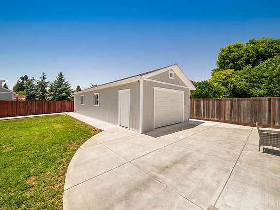 4th image of 26493 Taft St