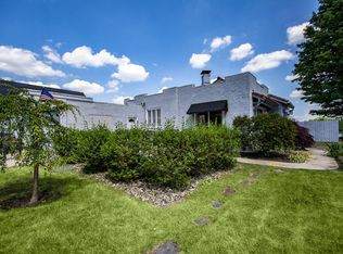 3 Edgewater Dr, Elkhart, IN 46516