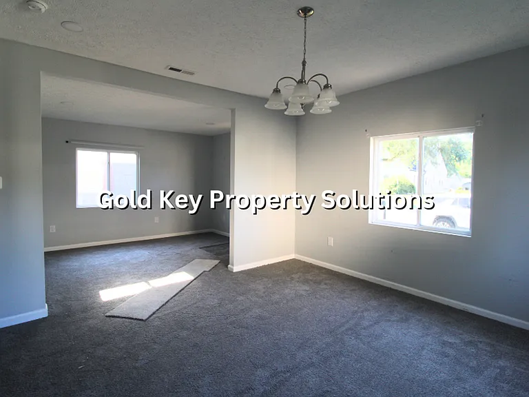508 W Monroe St — Photo 8