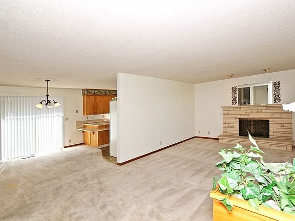 3rd image of 204 N Gem St