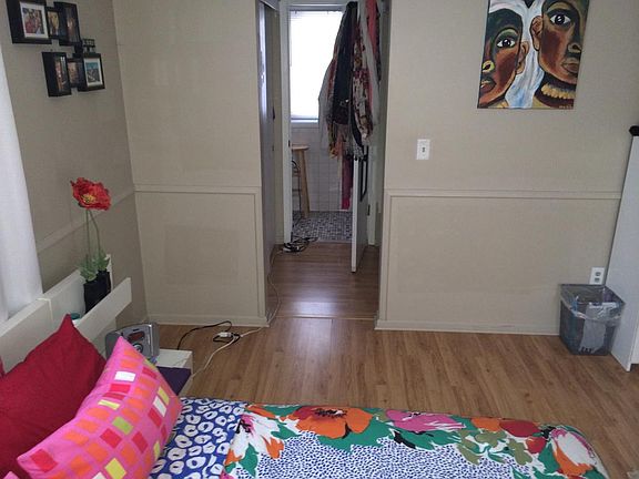 4th image of 580 Clifford St