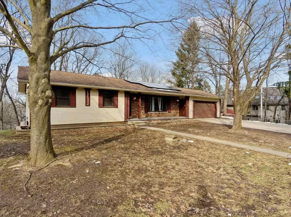 17532 Taylor Lake Rd, Holly, MI 48442