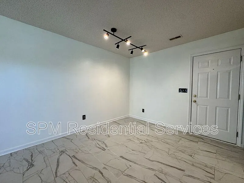 3 bed, 2.0 bath, 1159 sqft, $1,850 — Photo 4