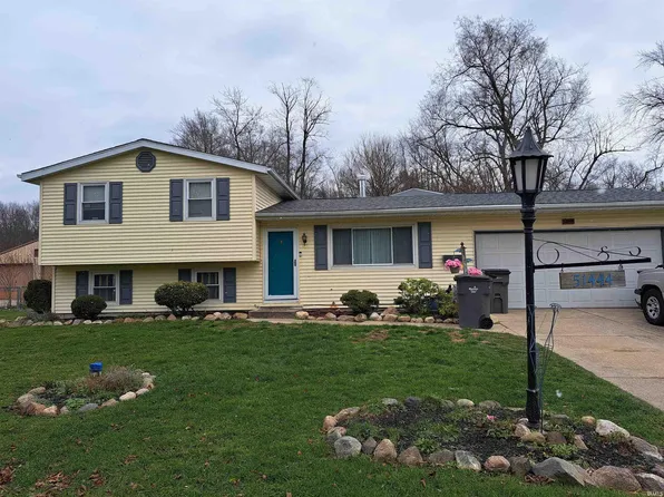 51444 Kenilworth Rd, South Bend, IN 46637