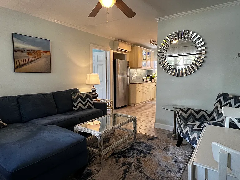 208 10th Ave N #208 — Photo 3