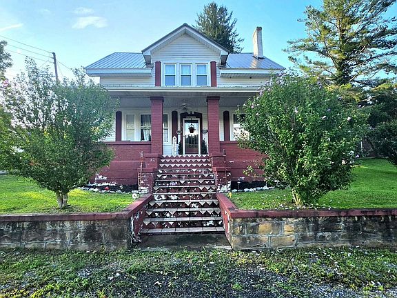 2nd image of 815 Front St E