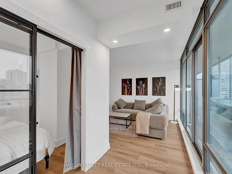 18 Yorkville Ave #1606 — Photo 24