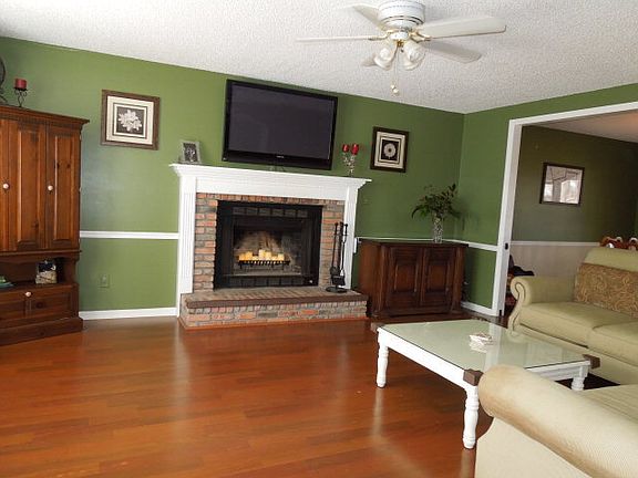 4th image of 905 Williamsburg Dr