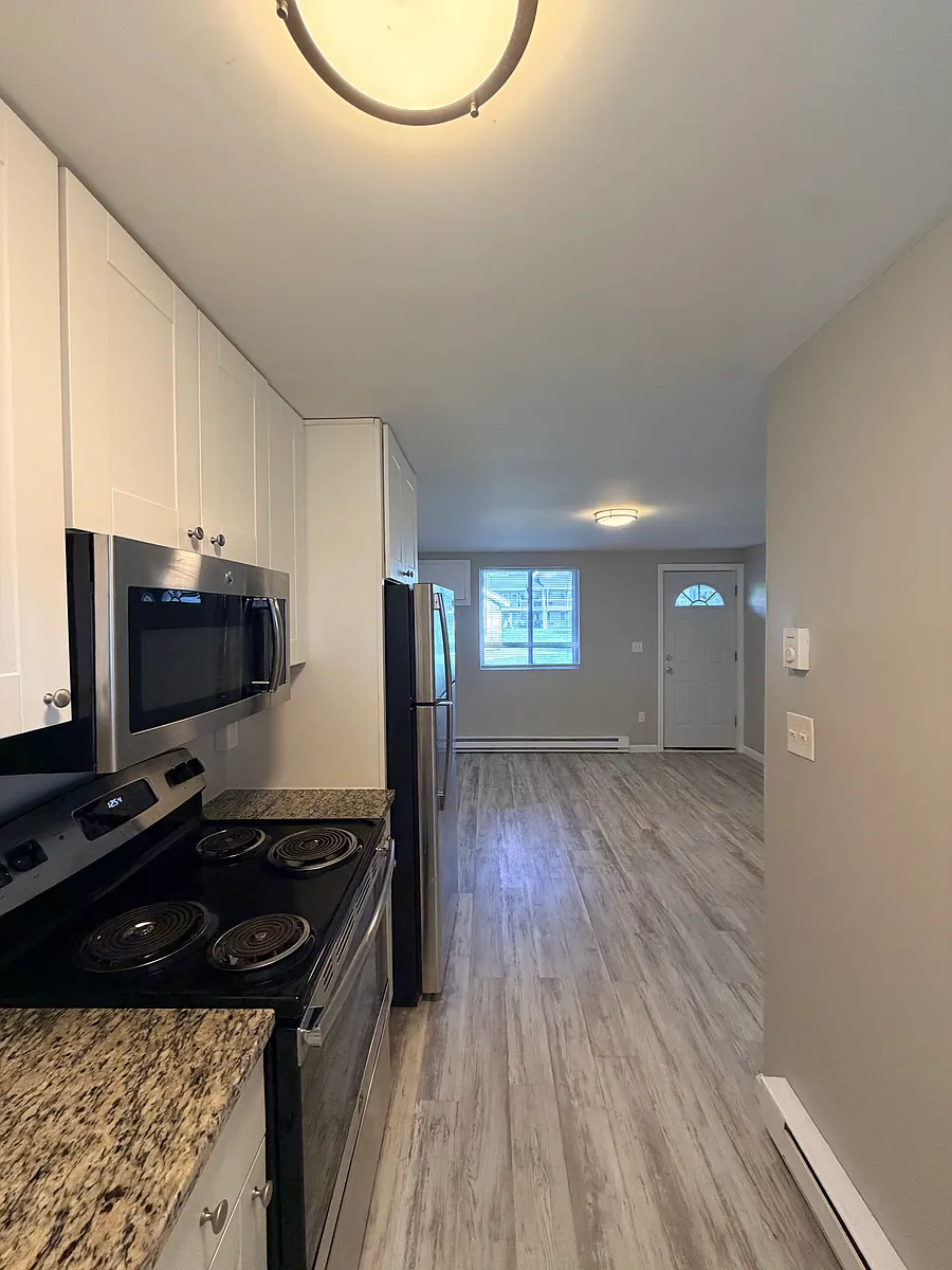 Building Photo - 131 Cosey Beach Ave #A2