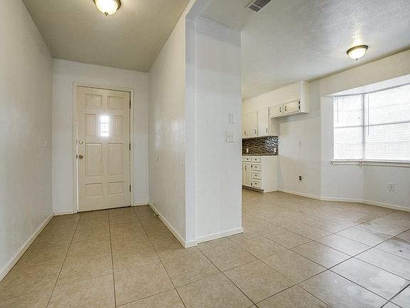 3rd image of 817 Lake Highlands Dr