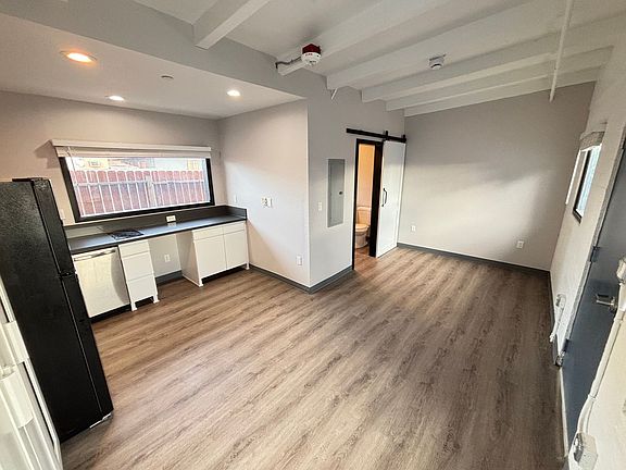 3rd image of 218 S 11th St APT 3