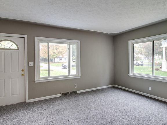 4th image of 61 Gordon Blvd