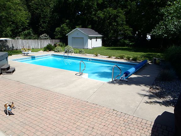 16 X 32 pool w/diving board