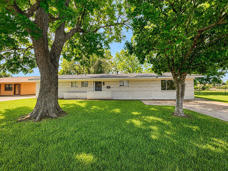 1st image of 1106 Caroline Dr