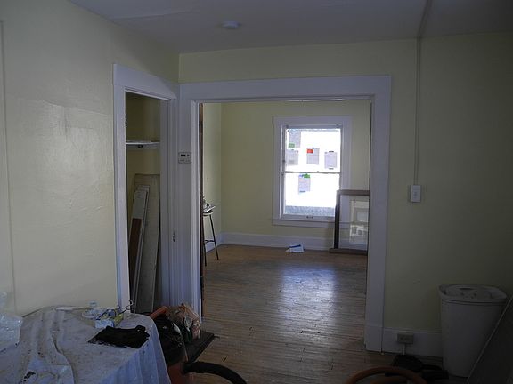 2nd image of 608 Mary Ct