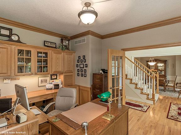 4th image of 1042 Burr Oaks Dr
