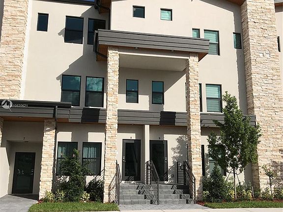 5th image of 10479 NW 82nd St Unit 8