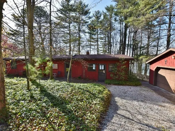 7123 Menlo Dr SW, Sherrodsville, OH 44675