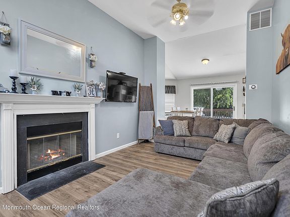 4th image of 1100 Englemere Blvd