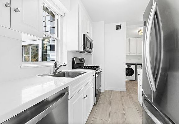 4th image of 215 E 68th St #8-F