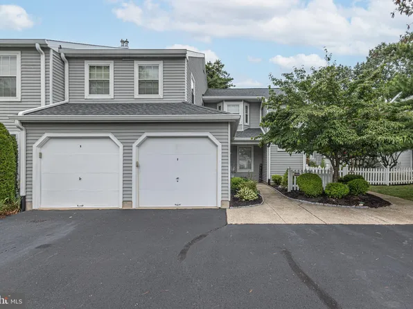 642 Rose Hollow Dr APT A, Morrisville, PA 19067