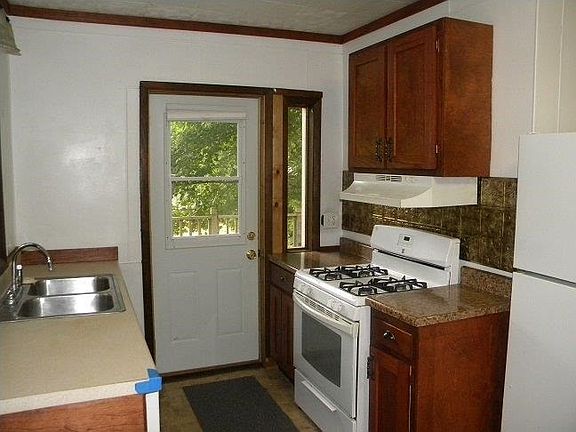 5th image of 903 Eastman Ave