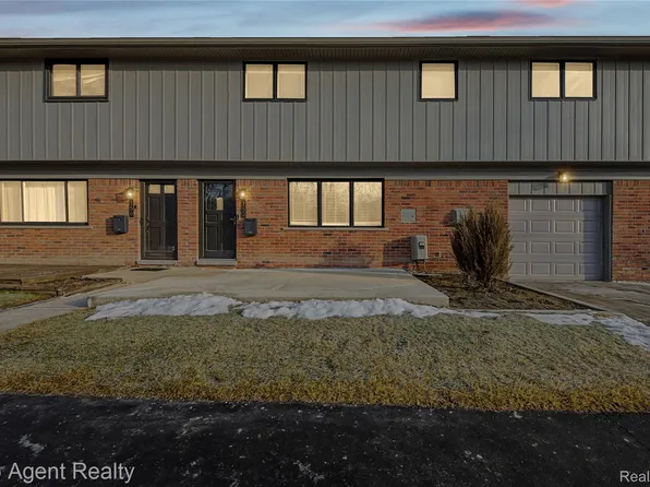 152 E Hickory Grove Rd, Bloomfield Hills, MI 48304