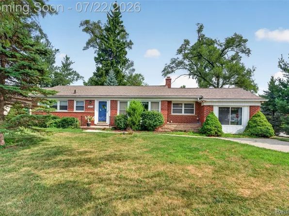 28014 Six Mile Rd, Livonia, MI 48152