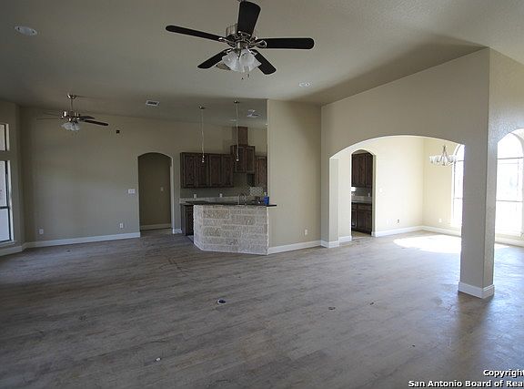 5th image of 129 E Ashton Blvd