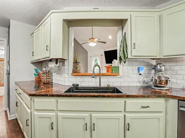 4004 New Grange Cir, Clarksville, TN 37040