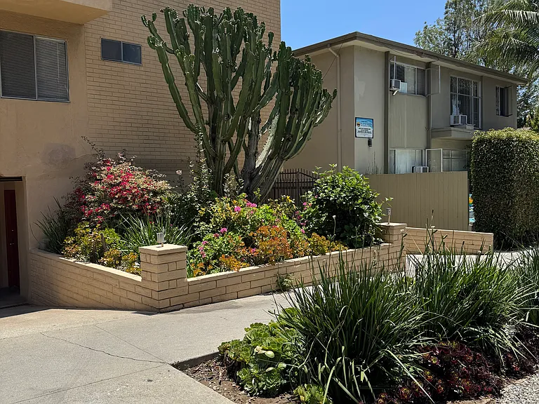 1040 N Laurel Ave #5 — Photo 33
