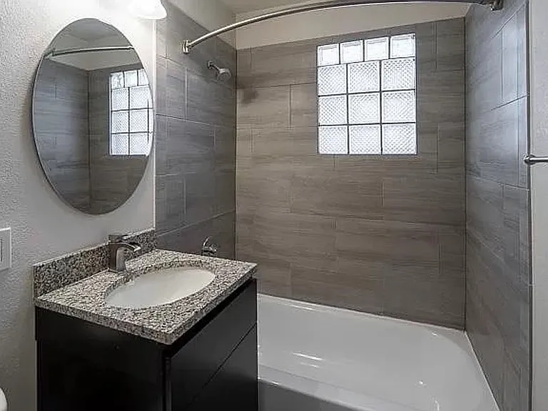 342 W Culver St — Photo 9