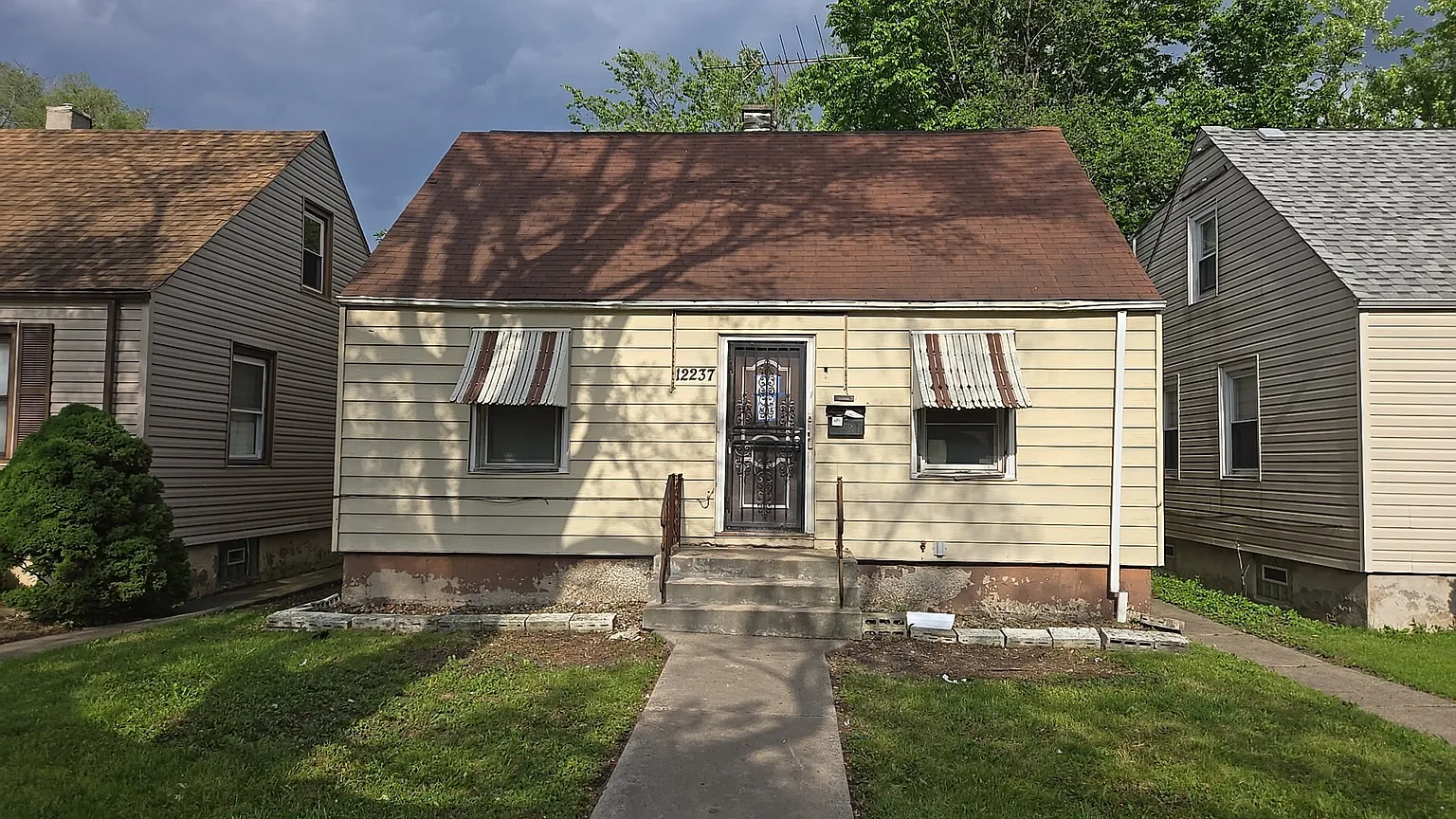 12237 S May St photo 1