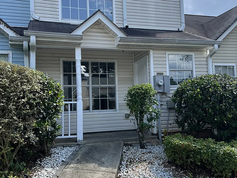 5914 Dogwood Mnr #1 — Photo 1