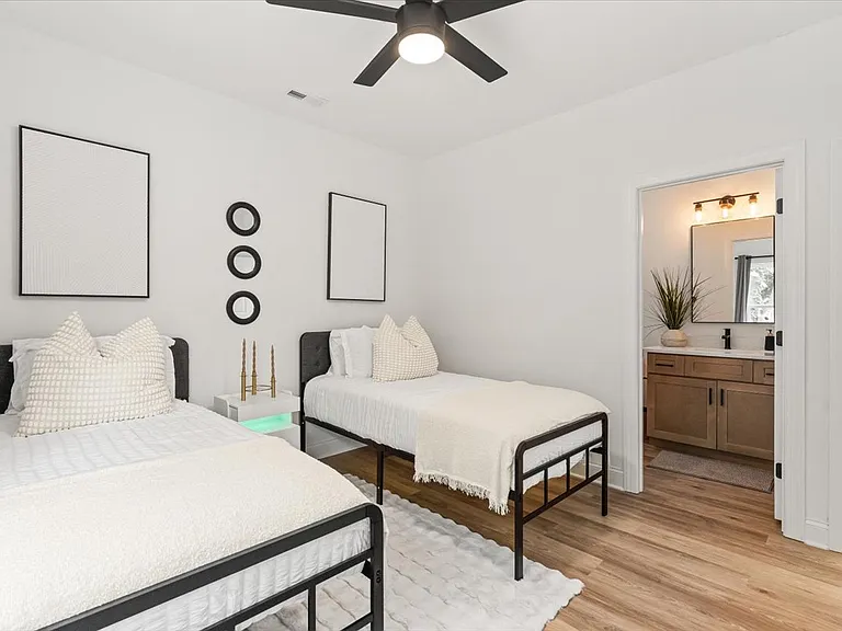 605 Poplar St — Photo 14