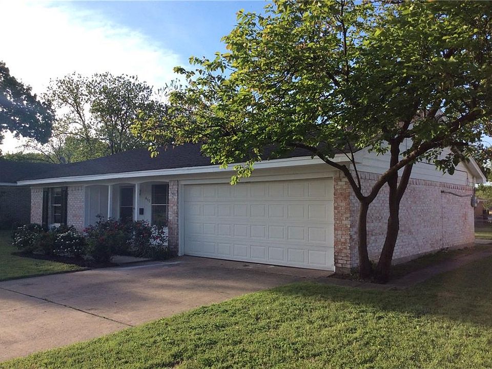 1st image of 615 Cambridge Dr