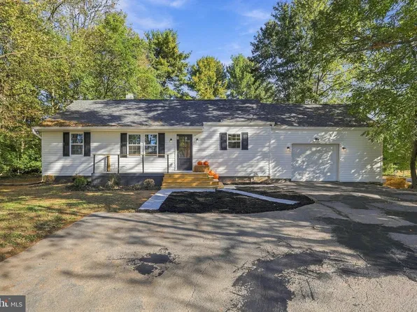 19658 Longmeadow Rd, Hagerstown, MD 21742