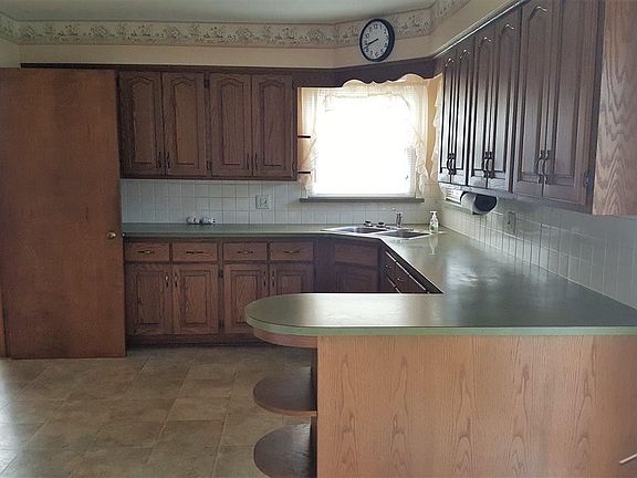 4th image of 505 Meadowlawn St