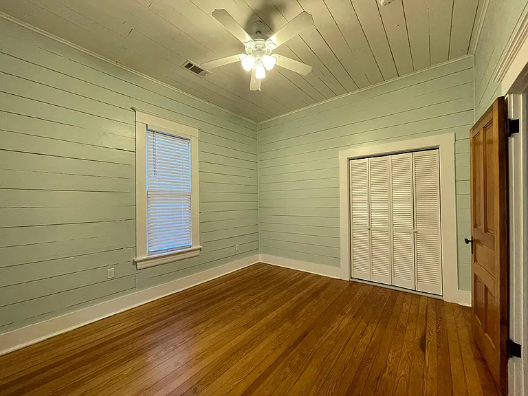 Both bedrooms have access to reach-in closet.
