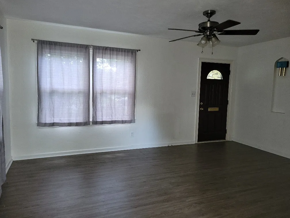 2 bed, 858 sqft, $2,295 — Photo 2