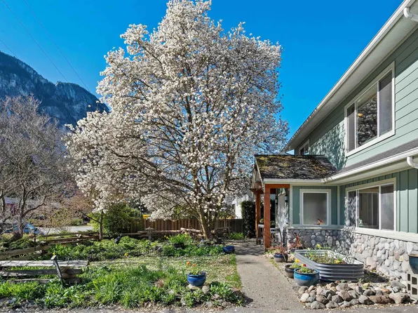 38127 Westway Ave, Squamish, BC V8B 0X6