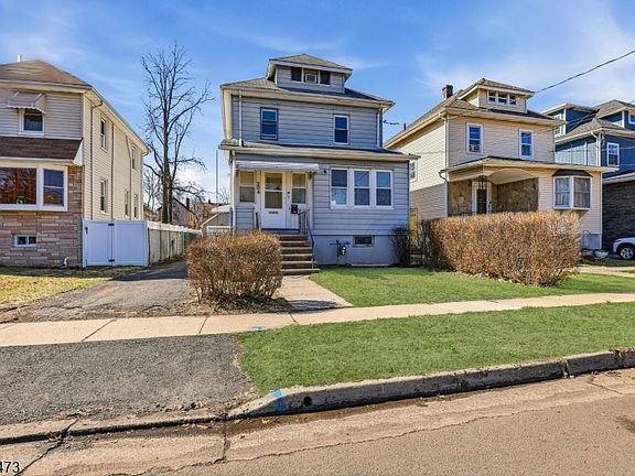2nd image of 204 Pine St