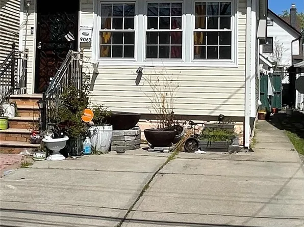9063 208th St, Queens Village, NY 11428