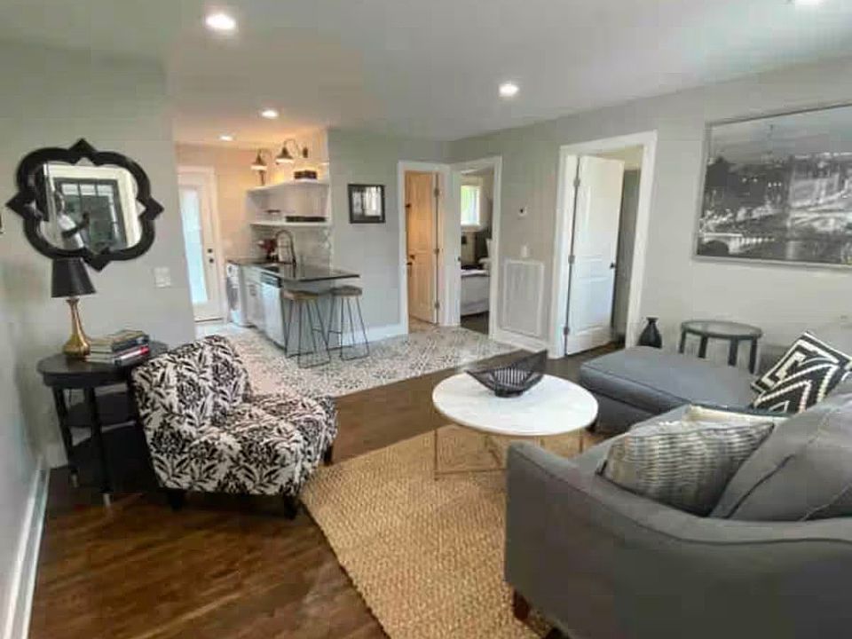 1st image of 520 27th Ave N #B
