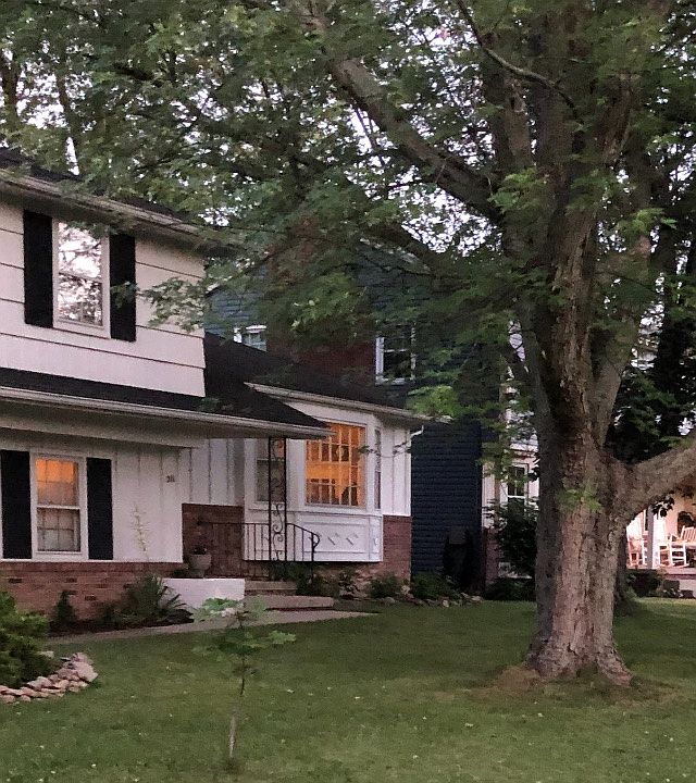 1st image of 211 Sherbrooke Ave